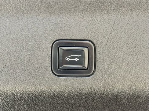 Used 2022 Chevrolet Tahoe LT w/ Luxury Package RWD image 29