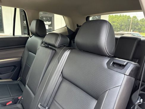 Used 2023 Volkswagen Atlas SE w/ Panoramic Sunroof Package FWD image 6