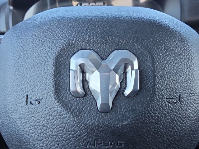 Used 2022 RAM 2500 Tradesman w/ Chrome Appearance Group AWD/4WD image 5