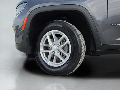 Used 2024 Jeep Grand Cherokee Laredo X w/ Luxury Tech Group I RWD image 40