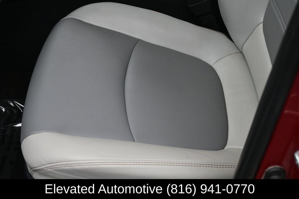 Used 2023 Toyota RAV4 XLE Premium AWD/4WD image 17