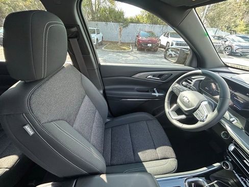 New 2026 Chevrolet Traverse LT w/ Sun and Wheel Package FWD image 25
