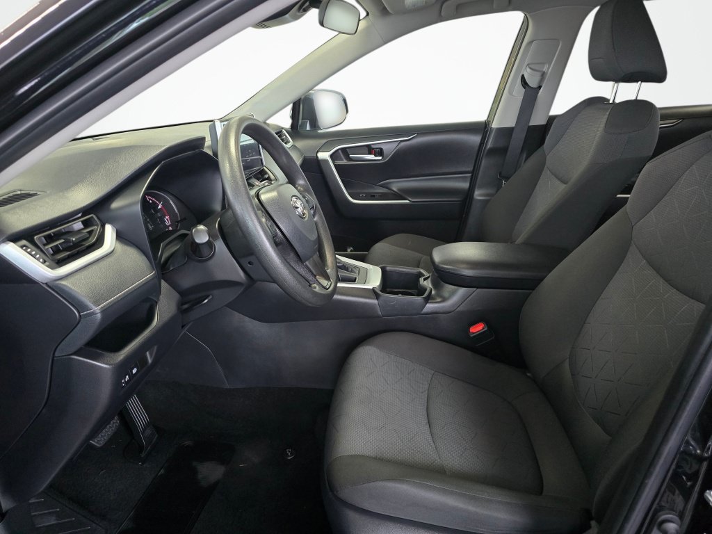 Used 2025 Toyota RAV4 XLE AWD/4WD image 17