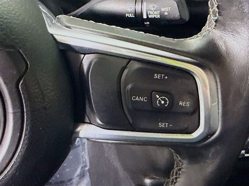 Used 2022 Jeep Wrangler Unlimited Sahara w/ Cold Weather Group AWD/4WD image 23