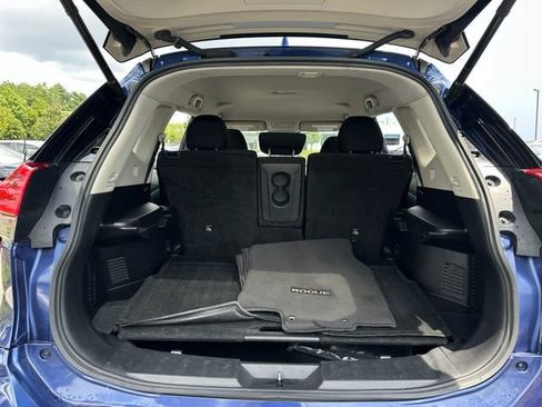 Used 2020 Nissan Rogue SV w/ Premium Package FWD image 24