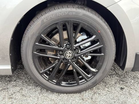 New 2026 Toyota Camry Hybrid FWD image 12