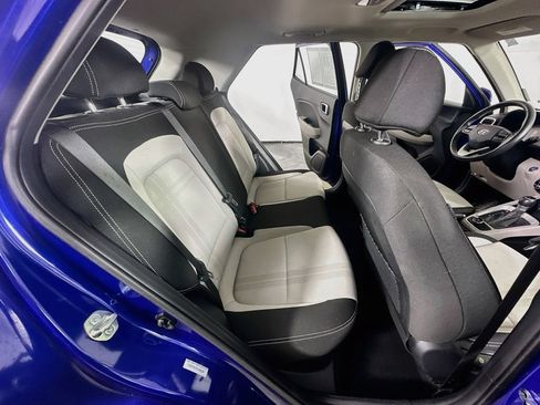 Used 2025 Hyundai Venue SEL FWD image 11
