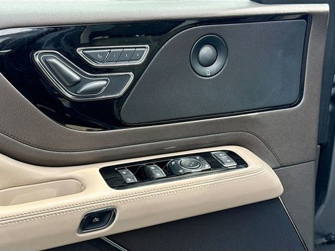 Used 2023 Lincoln Aviator Reserve w/ Elements Package Plus AWD/4WD image 18