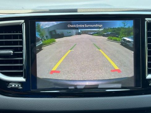 Used 2023 Chrysler Pacifica Touring-L FWD image 23
