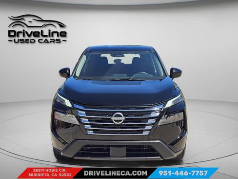 Used 2025 Nissan Rogue SV image 2