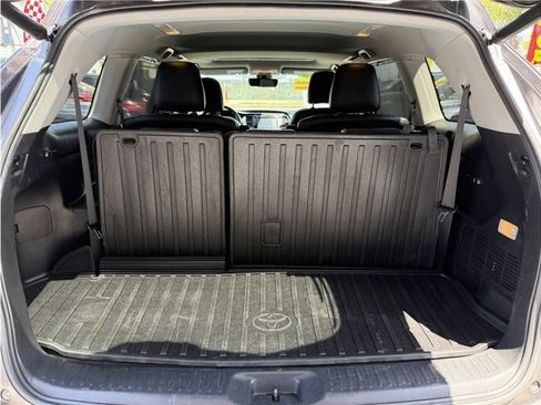 Used 2019 Toyota Highlander SE FWD image 26