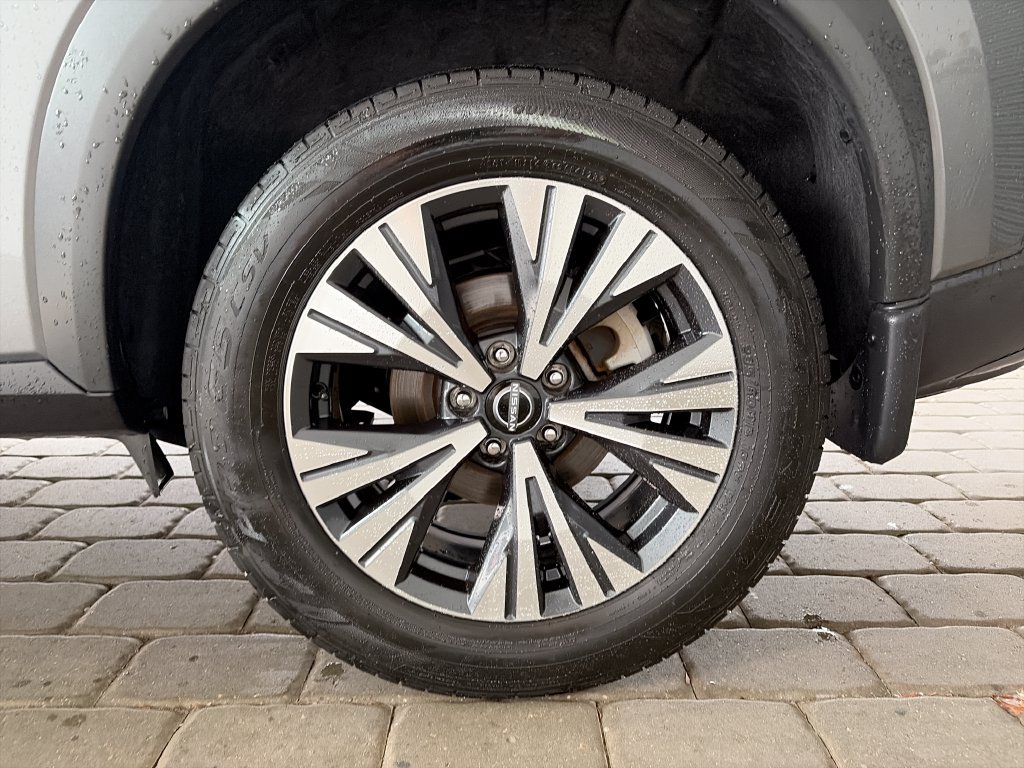 Used 2023 Nissan Rogue SV FWD image 34