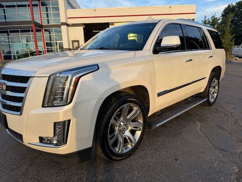 Used 2015 Cadillac Escalade Premium AWD/4WD image 9