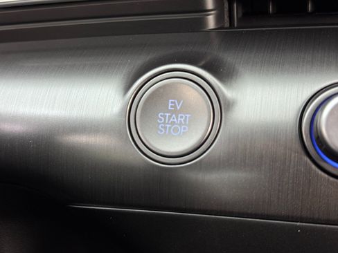 Used 2025 Hyundai Kona SEL image 21