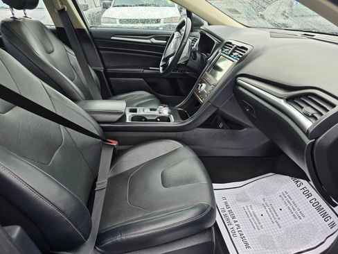 Used 2020 Ford Fusion Titanium image 11