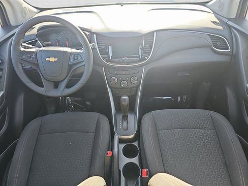 Used 2022 Chevrolet Trax LS w/ Tint and Cruise Package image 9