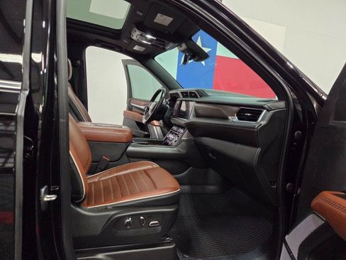 Used 2023 GMC Yukon XL Denali Ultimate AWD/4WD image 8