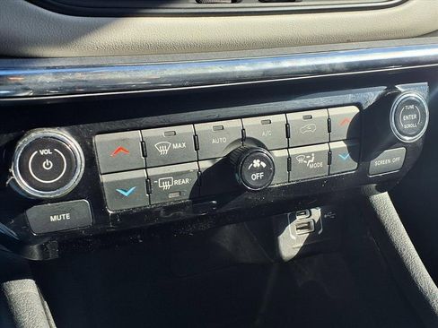 Used 2022 Jeep Compass Limited image 7