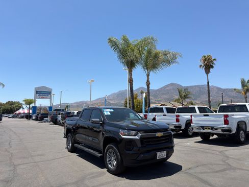 Used 2026 Chevrolet Colorado LT RWD image 2