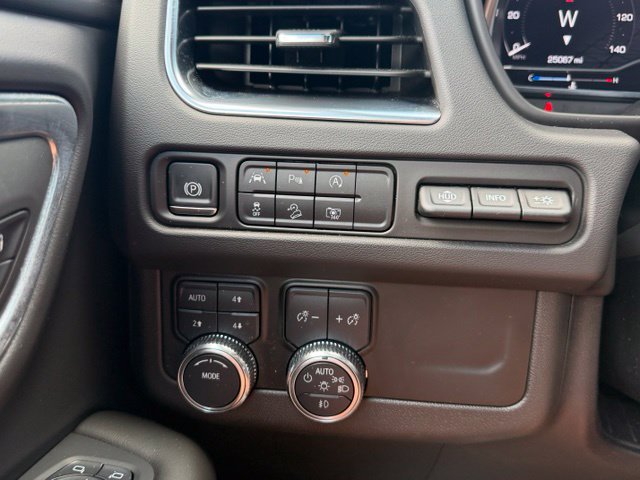Used 2024 GMC Yukon AT4 w/ Technology Package AWD/4WD image 29