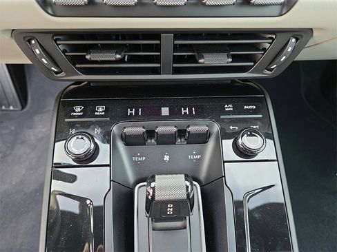 Used 2025 Porsche 911 Carrera image 14