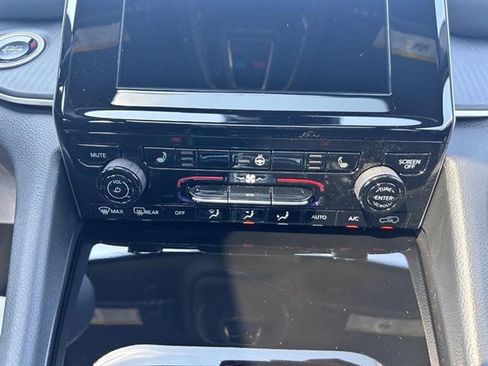 New 2025 Jeep Grand Cherokee Laredo X w/ Luxury Tech Group I image 16