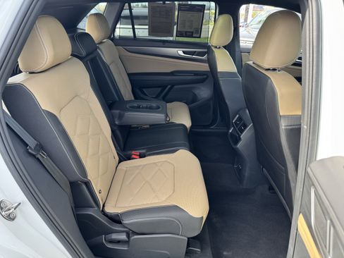 Used 2024 Volkswagen Atlas Cross Sport SE w/ Panoramic Sunroof Package image 36