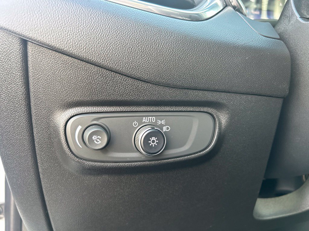 Used 2020 Chevrolet Equinox LT AWD/4WD image 20