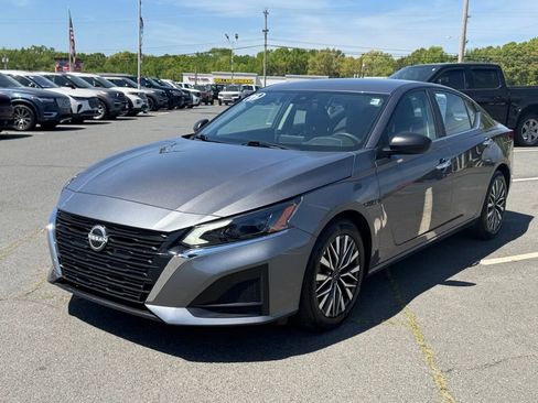 Used 2025 Nissan Altima 2.5 SV image 8