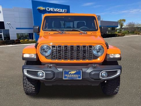 Used 2025 Jeep Gladiator Sport AWD/4WD image 24