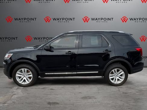 Used 2018 Ford Explorer XLT AWD/4WD image 9