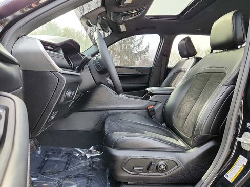 Used 2023 Jeep Grand Cherokee Altitude image 13