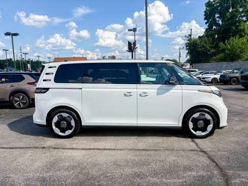 Used 2025 Volkswagen ID. Buzz Pro S RWD image 23