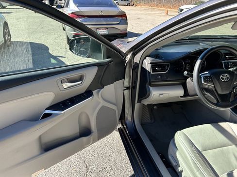 Used 2016 Toyota Camry XLE image 4