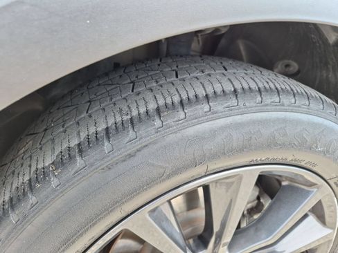 Used 2018 Ford Explorer XLT w/ Equipment Group 202A FWD image 17
