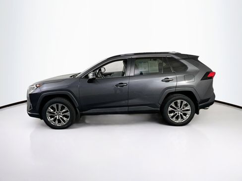 Used 2021 Toyota RAV4 XLE Premium image 8