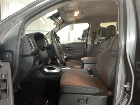 Used 2024 Nissan Frontier SV w/ SV Convenience Package image 6