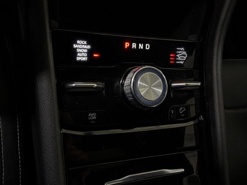 Used 2022 Jeep Grand Cherokee Overland AWD/4WD image 34