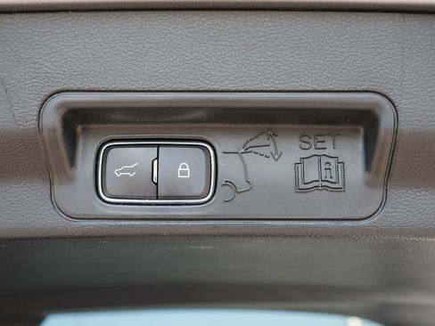 Used 2024 Ford Explorer Platinum w/ Technology Package AWD/4WD image 54