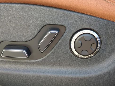 New 2026 Genesis GV70 2.5T Advanced AWD/4WD image 16