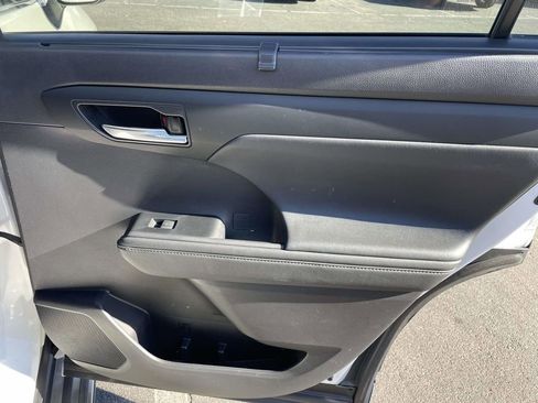 Used 2022 Toyota Highlander XLE image 45