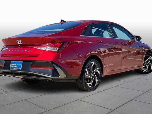Certified 2025 Hyundai Elantra SEL image 10