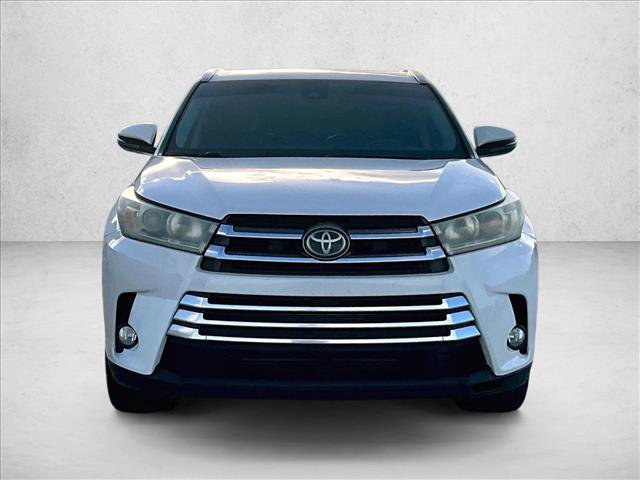 Used 2017 Toyota Highlander Limited FWD image 3