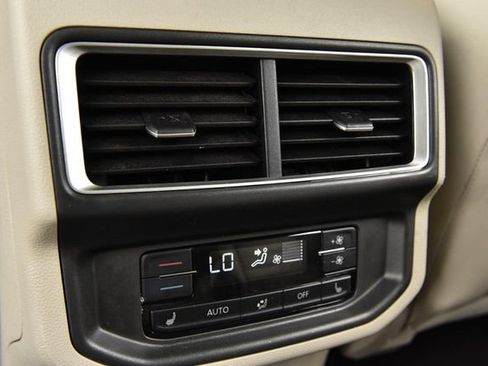 Used 2024 Volkswagen Atlas SEL AWD/4WD image 23