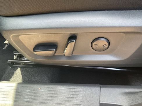 Used 2025 Nissan Rogue SV FWD image 12