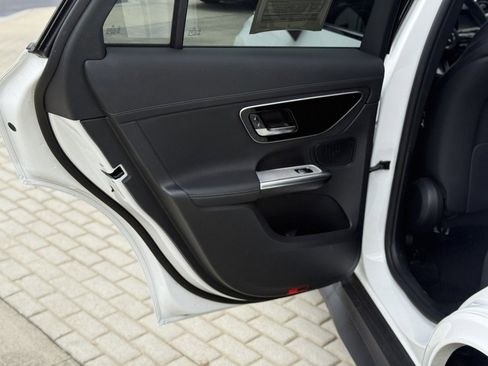 Used 2024 Mercedes-Benz GLC 300 4MATIC image 14