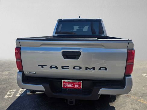Used 2025 Toyota Tacoma SR5 AWD/4WD image 4