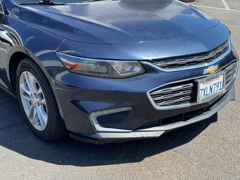 Used 2017 Chevrolet Malibu LT FWD image 7