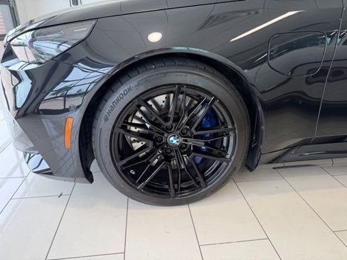 Used 2025 BMW M5 w/ Carbon Package image 4