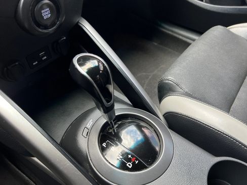 Used 2017 Hyundai Veloster Turbo FWD image 18